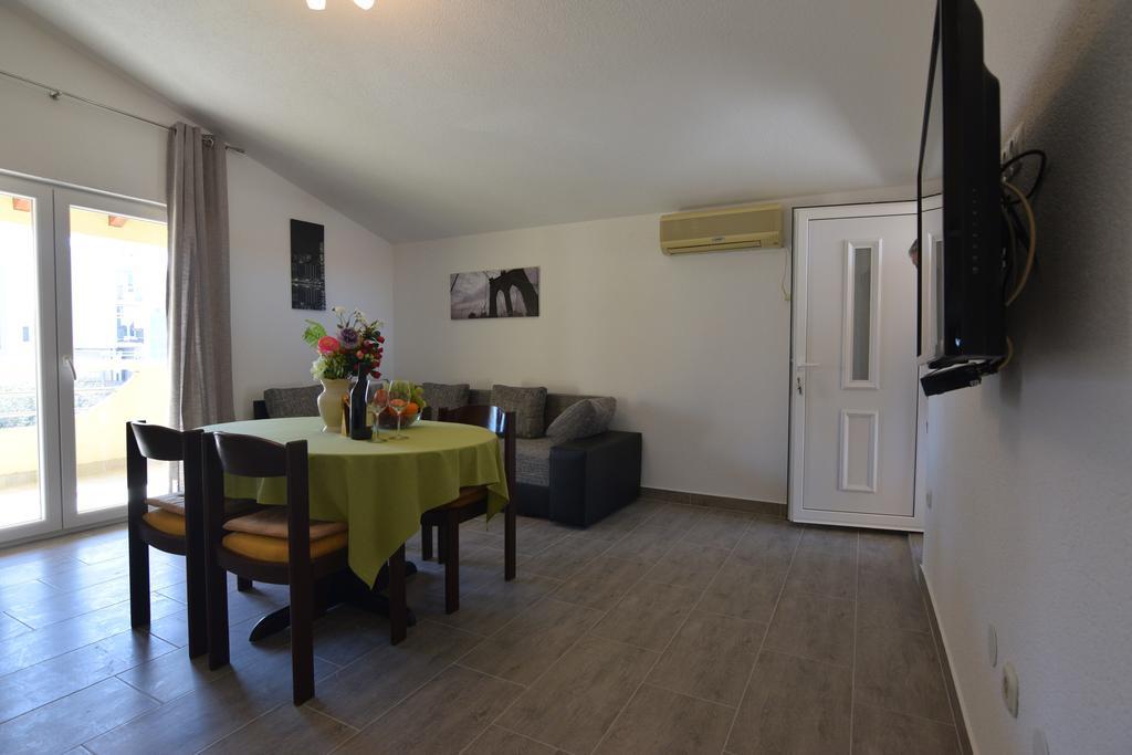 Apartments Batarilo Biograd Na Moru Exterior photo